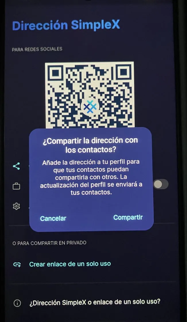 Dispositivo con diálogo sobre si compartir dirección con contactos