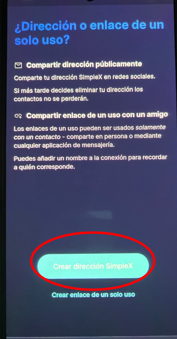Dispositivo con la pantalla de tipos de direcciones SimpleX